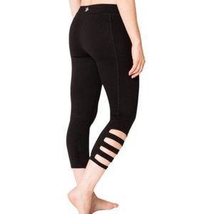 Satva Esha Active Capri - Solid Black